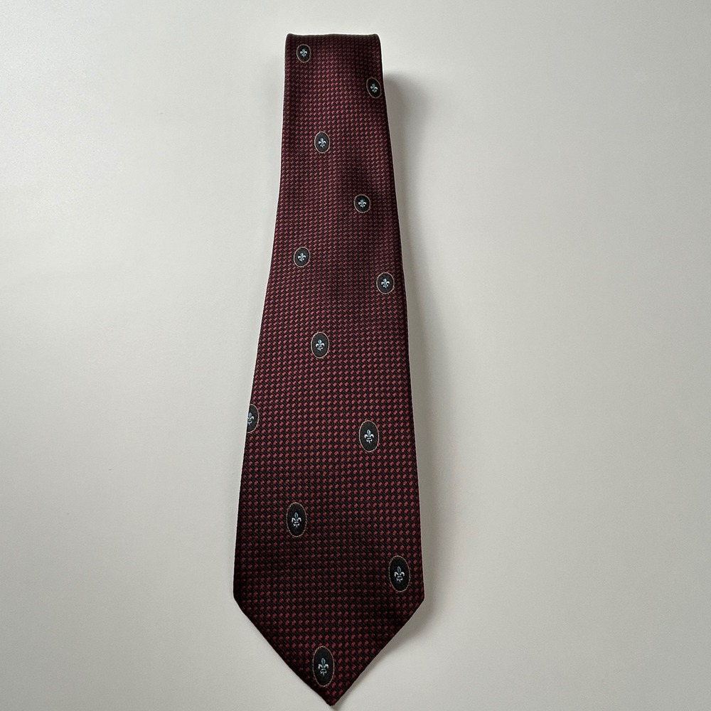 Brooks Brothers Makers Red Black Fleur De Lis Pattern Silk Tie USA
